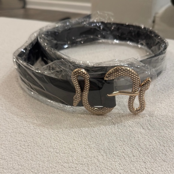Black and Gold Leather Belt with Unique Buckle - Picture 3 of 3